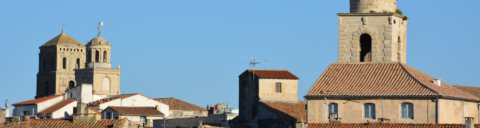 gite calme arles piscine